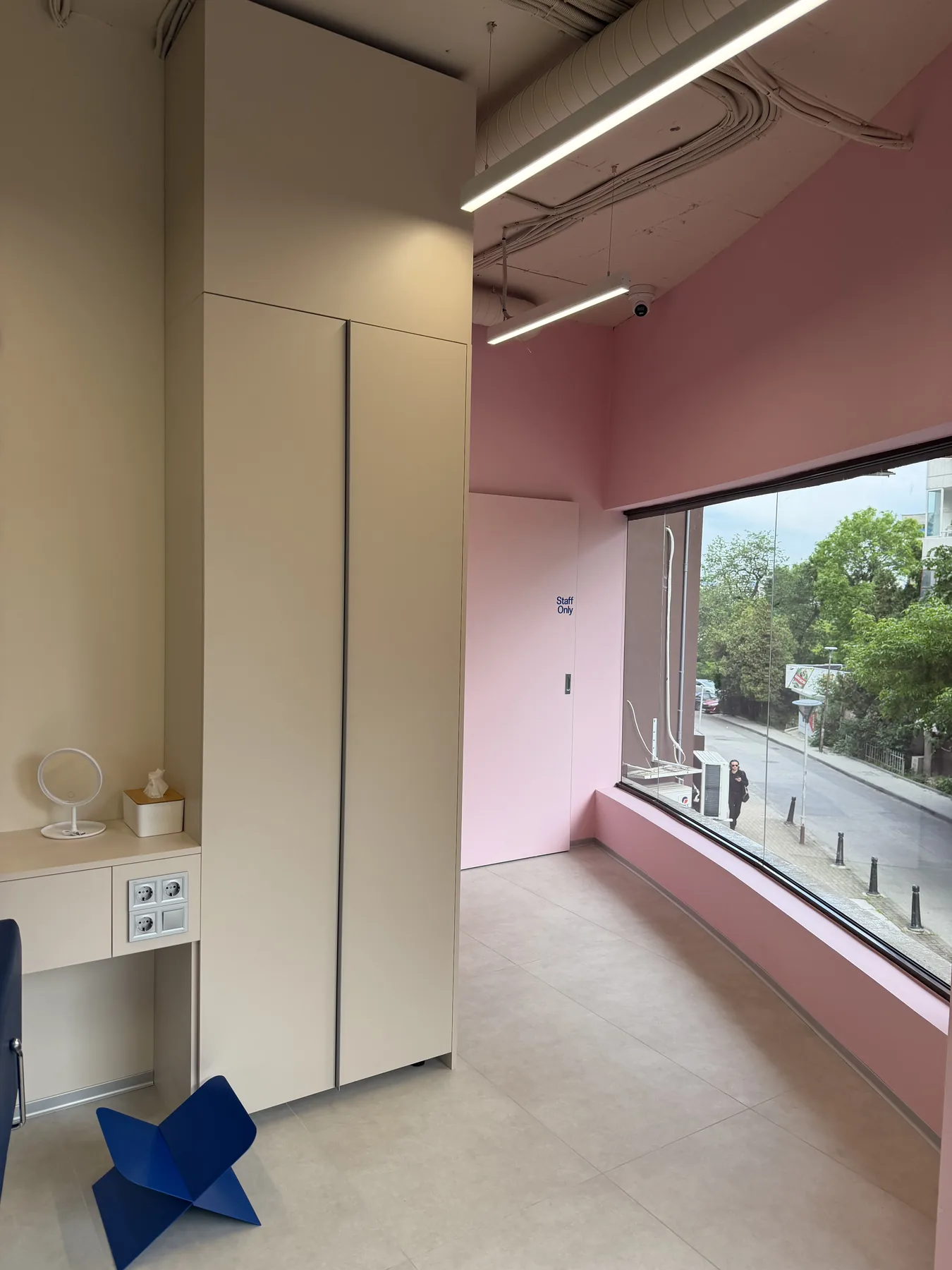 Built-in window bench and storage wall in the completed salon interior